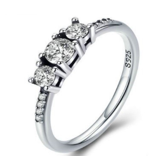 Ezüst gyűrű három kristállyal, 8-as méret