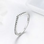 Ezüst gyűrű kristályokkal, csepp alakú, 7