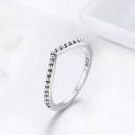 Ezüst gyűrű kristályokkal, csepp alakú, 8