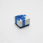 Ékszerdoboz kék masnival, papír, 5 x 5 cm