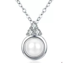 Ezüst nyaklánc kerek medállal és gyönggyel, fehér