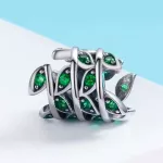 Ezüst charm, zöld levelek