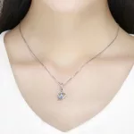 Ezüst szív charm kék pillangóval 