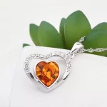 Nyaklánc duplaszíves medállal, Swarovski kristállyal díszített, topáz