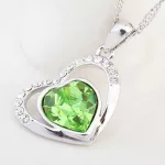 Nyaklánc szív a szívben medállal, Swarovski kristállyal díszített, peridot