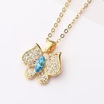 Nyaklánc Swarovski kristállyal díszített pillangóval, akvamarin