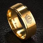 Nemesacél férfi karikagyűrű, "Her King" felirattal, arany színű, 10