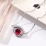 Nyaklánc szemet formázó medállal, Swarovski kristállyal díszített, piros