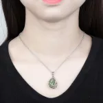 Nyaklánc áttört, páva formájú medállal, cseh kristállyal, peridot