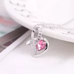 Nyaklánc Swarovski kristállyal díszített szíves medállal, rózsaszín