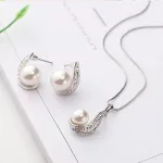 Gyöngyös nyaklánc és fülbevaló szett Swarovski kristállyal díszített, fehér