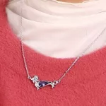 Nyaklánc Swarovski kristállyal díszített kutyás medállal, tanzanit