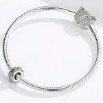 Ezüst gyöngy charm tollas mintával 