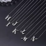 Ezüst nyaklánc betű medállal, K