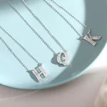 Ezüst nyaklánc betű medállal, K