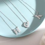 Ezüst nyaklánc betű medállal, H