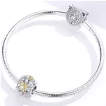 Ezüst charm, virágos gyöngy 