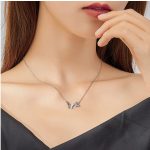 Ezüst nyaklánc két pillangóval