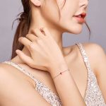 Ezüst karkötő piros szívvel