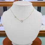 14k arany nyaklánc, kétszínű, eltolt karika
