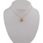 14k arany medál, domború szív, keresztben sávokkal