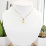 14k arany medál, levélforma, kristályokkal