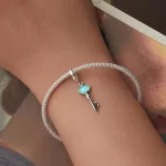Ezüstcharm, kulcs