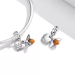 Ezüstcharm, méhecske