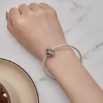 Ezüst charm, Hold