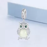 Ezüst charm, bagoly világító kővel