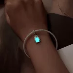 Ezüst charm, bagoly világító kővel