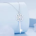 Ezüst női nyaklánc kulcsmedállal