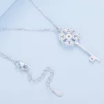 Ezüst női nyaklánc kulcsmedállal