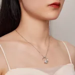 Ezüst női nyaklánc holdmedállal