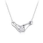 Ezüst női nyakánc, kezek