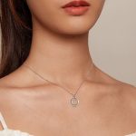 Ezüst női nyaklánc csillogó medállal