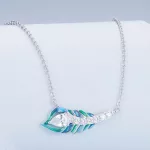 Ezüst női nyaklánc pávatollmedállal