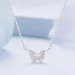 Ezüst nyaklánc pillangómedállal