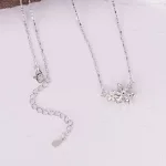 Ezüst női nyaklánc hópehelymedállal