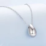 Ezüst női nyaklánc cseppmedállal
