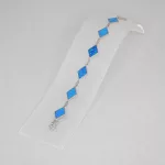 Ezüst karkötő, modern vonalú rombusz kristályokkal, 19,5 cm