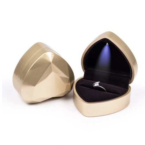 Prémium, szív alakú ékszerdoboz gyűrűnek,  LED világítással Aranyszín