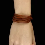 Kengyel bőr karkötő, Barna