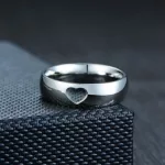 Karikagyűrű nemesacélból, szív motívummal, 7