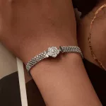 Ezüst karkötő rózsával és kristályokkal, 17 cm
