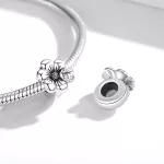 Ezüst charm 925, virág katicával