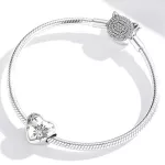 Ezüst charm 925, szív hópelyhekkel