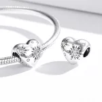 Ezüst charm 925, szív hópelyhekkel