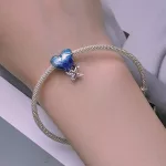 Ezüstcharm, kék szív repülővel
