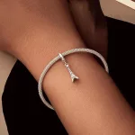 Ezüstcharm, Eiffel-torony